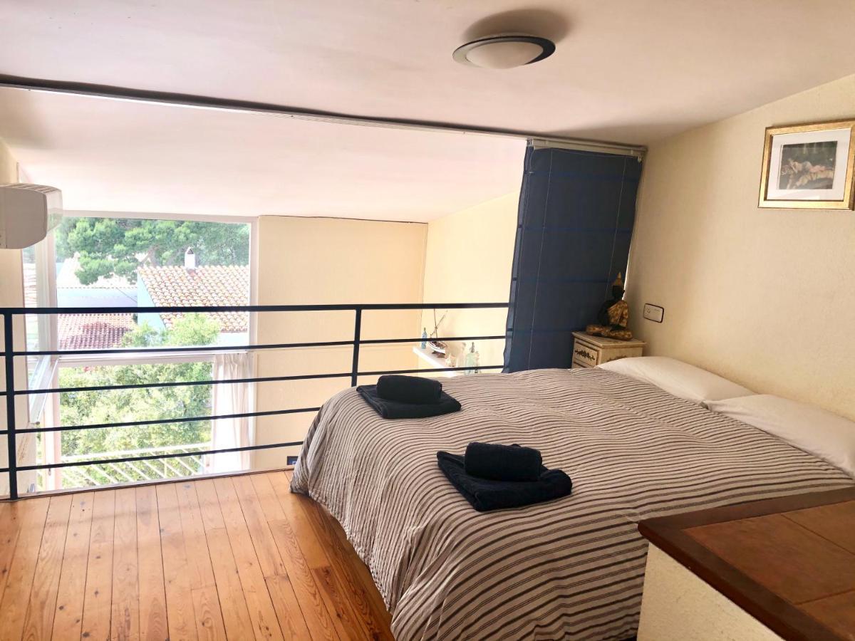 Duplex Deli Apartment กาดาเกส ภายนอก รูปภาพ